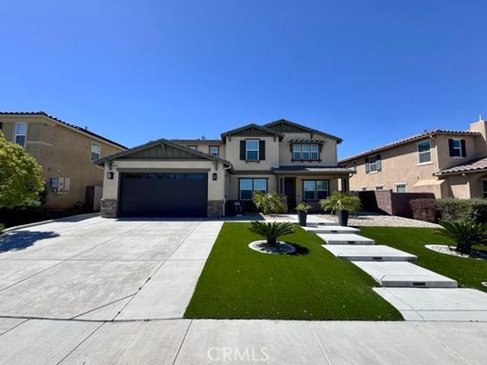 Attached, Exterior, Facade, Mediterranean