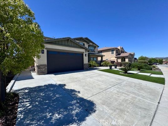 Attached, Exterior, Facade, Mediterranean