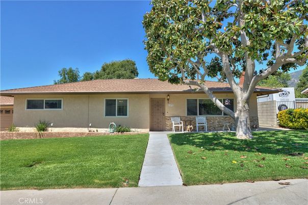 Exterior, Facade, Ranch