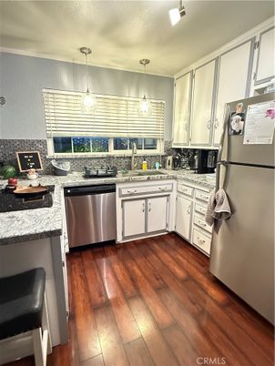Interior, Kitchen, Pendant Lights, Wood Texture Flooring