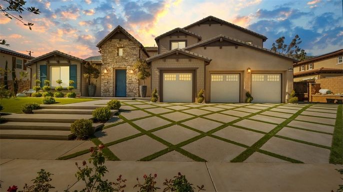 Attached, Exterior, Facade, Brick Traditional