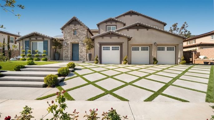 Attached, Exterior, Facade, American Craftsman