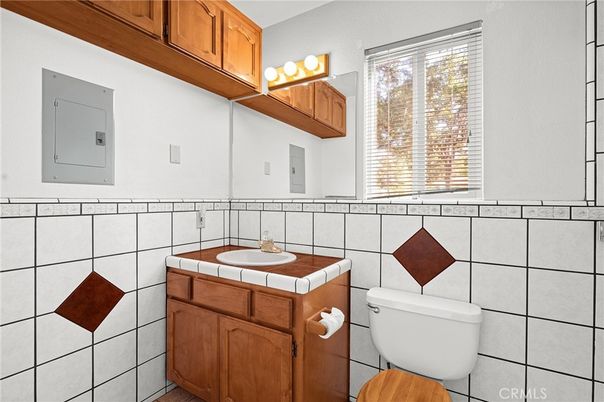 Bathroom, Interior, Tile Countertops
