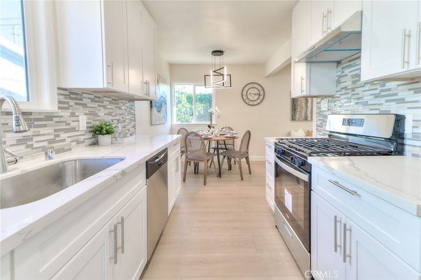 Dining room, Interior, Kitchen, Pendant Lights, Stainless Steel Appliances, Wood Texture Flooring