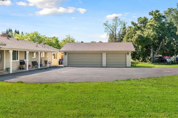 Backyard, Detached Garage, Exterior