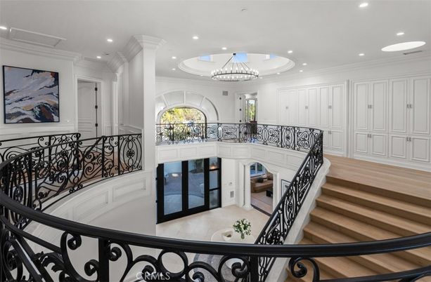 Chandelier, Interior, Recessed Lighting, Wood Texture Flooring