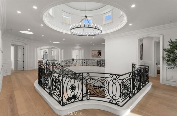 Interior, Pendant Lights, Recessed Lighting, Wood Texture Flooring