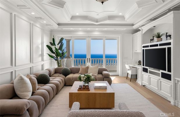 Interior, Living room, Recessed Lighting, Water, Wood Texture Flooring