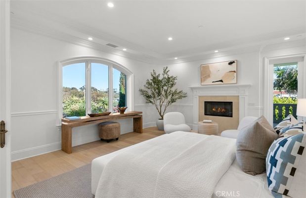 Bedroom, Fireplace, Interior, Recessed Lighting, Wood Texture Flooring