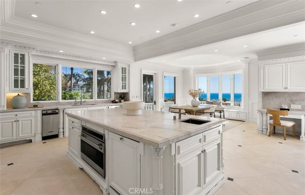 Dining room, Interior, Kitchen, Recessed Lighting, Stainless Steel Appliances, Water