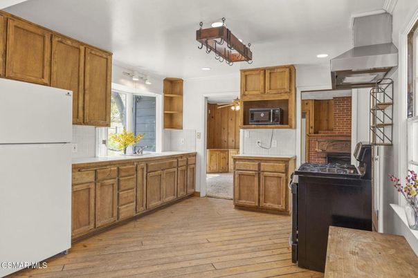 Interior, Kitchen, Recessed Lighting, Wood Texture Flooring