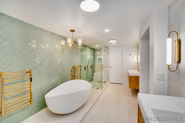 Bathroom, Free Standing Baths, Glass Shower, Interior, Pendant Lights, Recessed Lighting