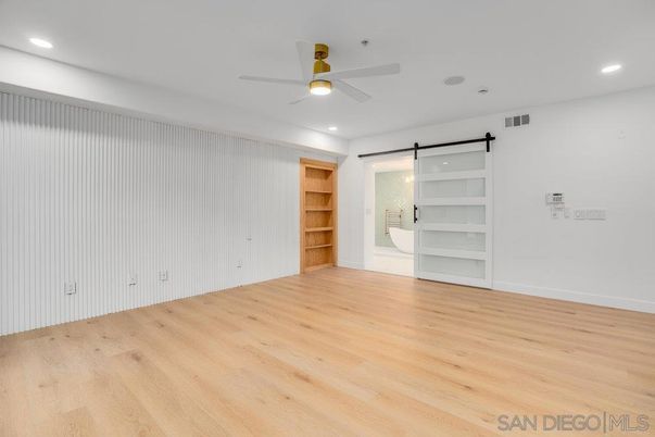 Empty room, Interior, Recessed Lighting, Wood Texture Flooring