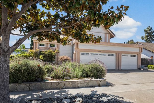 Attached, Exterior, Facade, Ranch