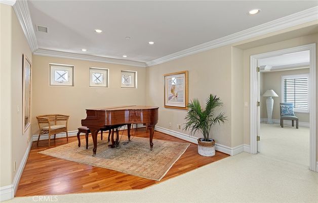 Interior, Piano, Recessed Lighting, Wood Texture Flooring