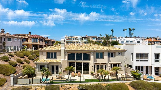 Exterior, Facade, Mediterranean