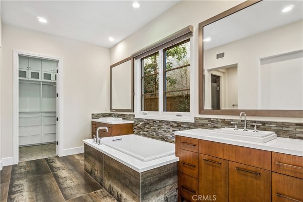 Bathroom, Dual Sink Vanities, Interior, Recessed Lighting