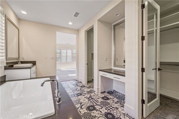 Bathroom, Dual Sink Vanities, Interior, Recessed Lighting