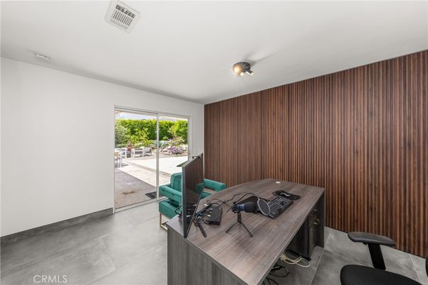 Home Office, Interior