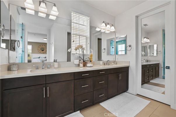 Bathroom, Dual Sink Vanities, Interior