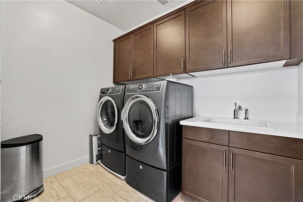 Interior, Washer, Wood Texture Flooring