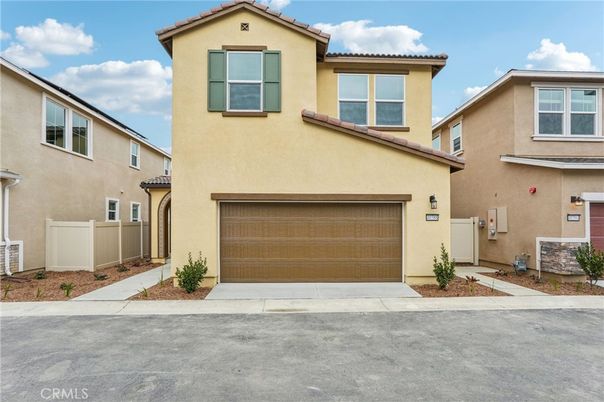 Attached, Exterior, Facade, Mediterranean