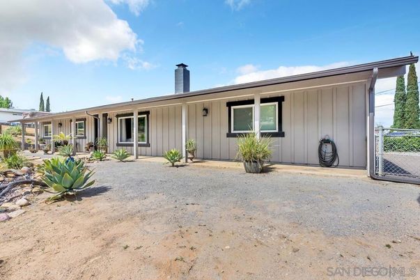 Attached, Exterior, Facade, Ranch