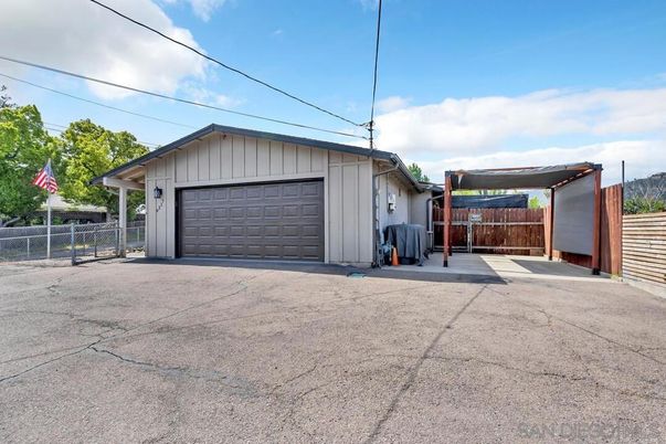 Detached Garage, Exterior