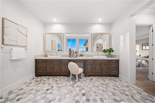 Bathroom, Dual Sink Vanities, Interior, Recessed Lighting