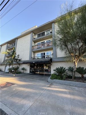 Exterior, Facade, Condo Building