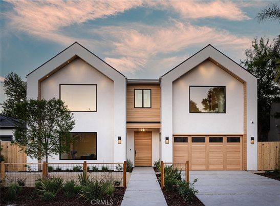 Attached, Exterior, Facade, Modern