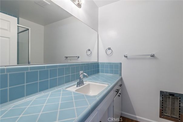 Bathroom, Interior, Tile Countertops