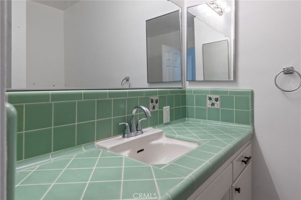Bathroom, Interior, Tile Countertops