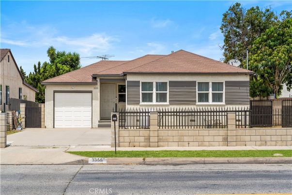 Attached, Exterior, Facade, Ranch