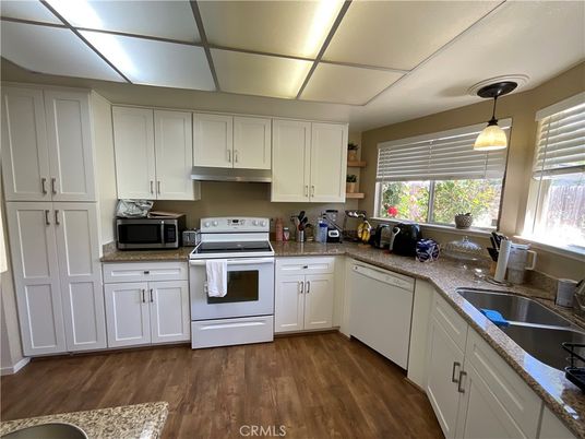 Interior, Kitchen, Pendant Lights, Wood Texture Flooring