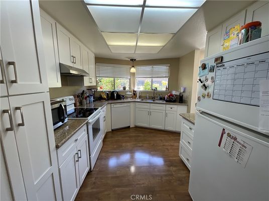 Interior, Kitchen, Pendant Lights, Wood Texture Flooring
