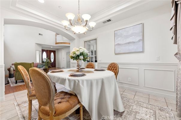 Chandelier, Dining room, Interior, Recessed Lighting, Wood Texture Flooring