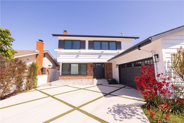 Attached, Exterior, Facade, Brick Facade, Modern