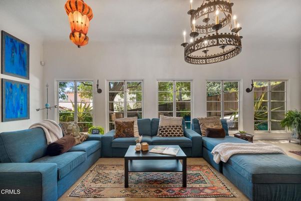 Chandelier, Interior, Living room, Pendant Lights