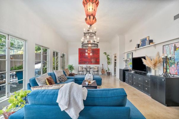 Chandelier, Interior, Living room