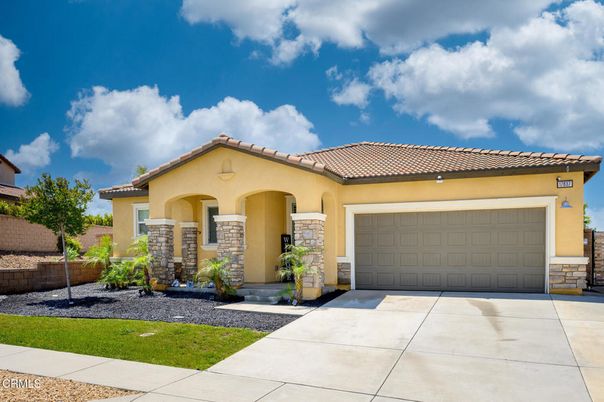 Attached, Exterior, Facade, Mediterranean