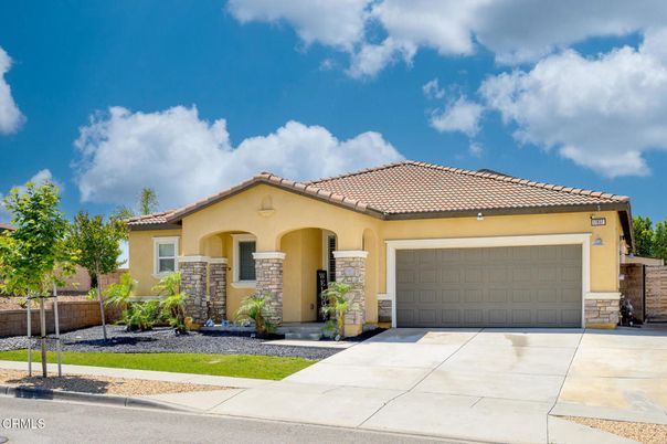 Attached, Exterior, Facade, Mediterranean