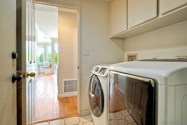 Interior, Washer, Wood Texture Flooring
