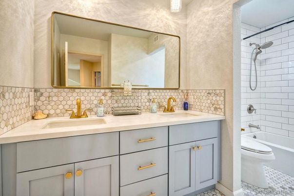 Bathroom, Dual Sink Vanities, Interior