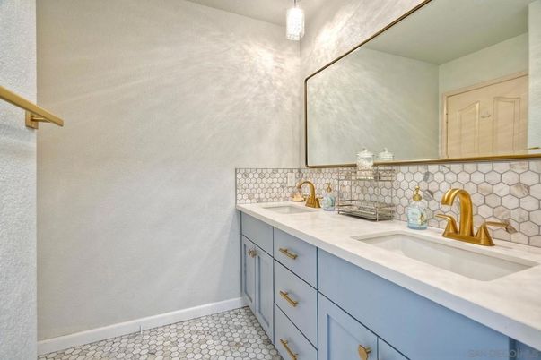Bathroom, Dual Sink Vanities, Interior