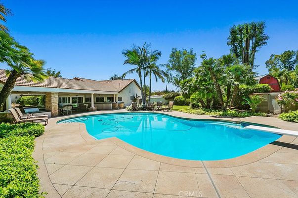 Exterior, Pool