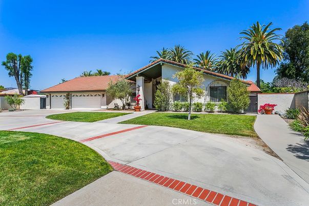 Attached, Backyard, Exterior, Facade, Ranch