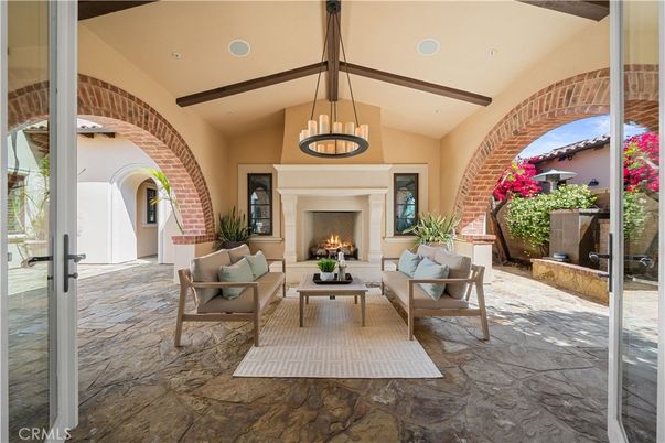 Exterior, Fireplace, Interior, Living room, Pendant Lights, Recessed Lighting