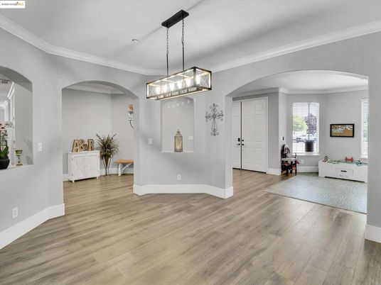 Interior, Pendant Lights, Wood Texture Flooring