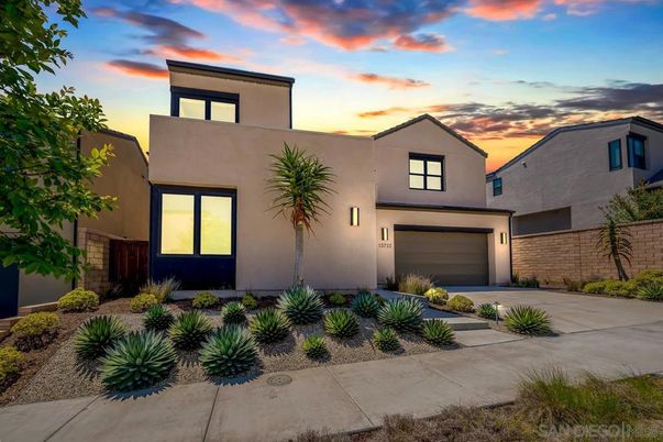 Attached, Exterior, Facade, Modern